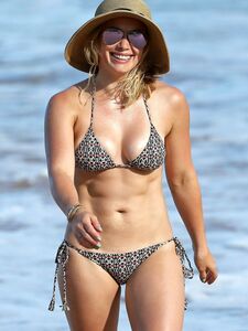 Hilary Duff Paparazzi Bikini Beach Set Leaked