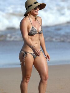 Hilary Duff Paparazzi Bikini Beach Set Leaked