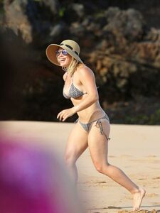 Hilary Duff Paparazzi Bikini Beach Set Leaked