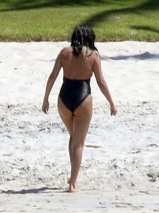 Selena Gomez Sexy One-Piece Swimsuit Paparazzi Set Leaked