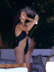 Selena Gomez Sexy One-Piece Swimsuit Paparazzi Set Leaked