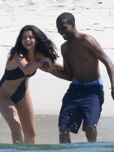 Selena Gomez Sexy One-Piece Swimsuit Paparazzi Set Leaked