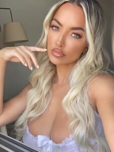 Lindsey Pelas latest onlyfans leaked nudes
