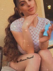 AlexaPearl onlyfans leaks nude photos