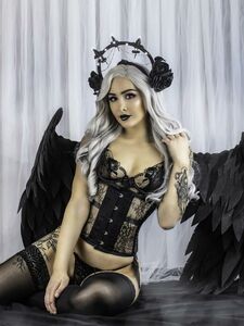 Dark Archangel by Luxlo Cosplay (30 pictures)