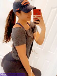 GORGEOUS INDIAN NRI BABE SELFSHOT PICS LEAKED