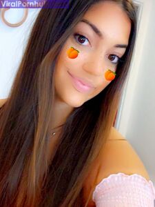 GORGEOUS INDIAN NRI BABE SELFSHOT PICS LEAKED