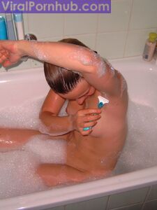 Cute amateur jenny posing naked