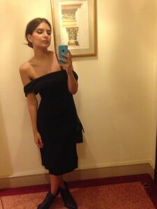 Emily Ratajkowski Nude Pics