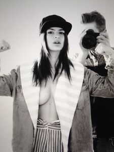 Super Model Emily Ratajkowski Nude Leaks