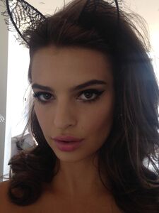 Super Model Emily Ratajkowski Nude Leaks