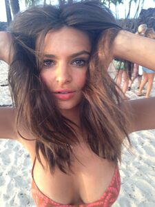 Super Model Emily Ratajkowski Nude Leaks
