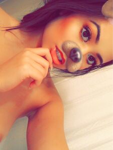 Super Hot Beautician Carly Bay Private Nudes Leaked